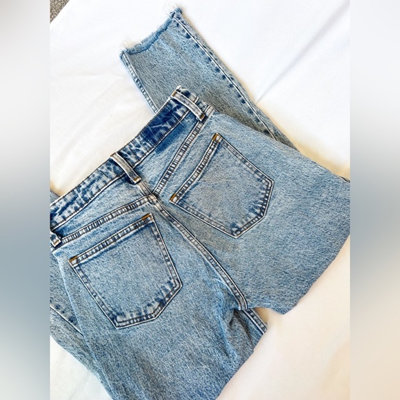 The Abercrombie High Rise Mom jean - Picture 2 of 11